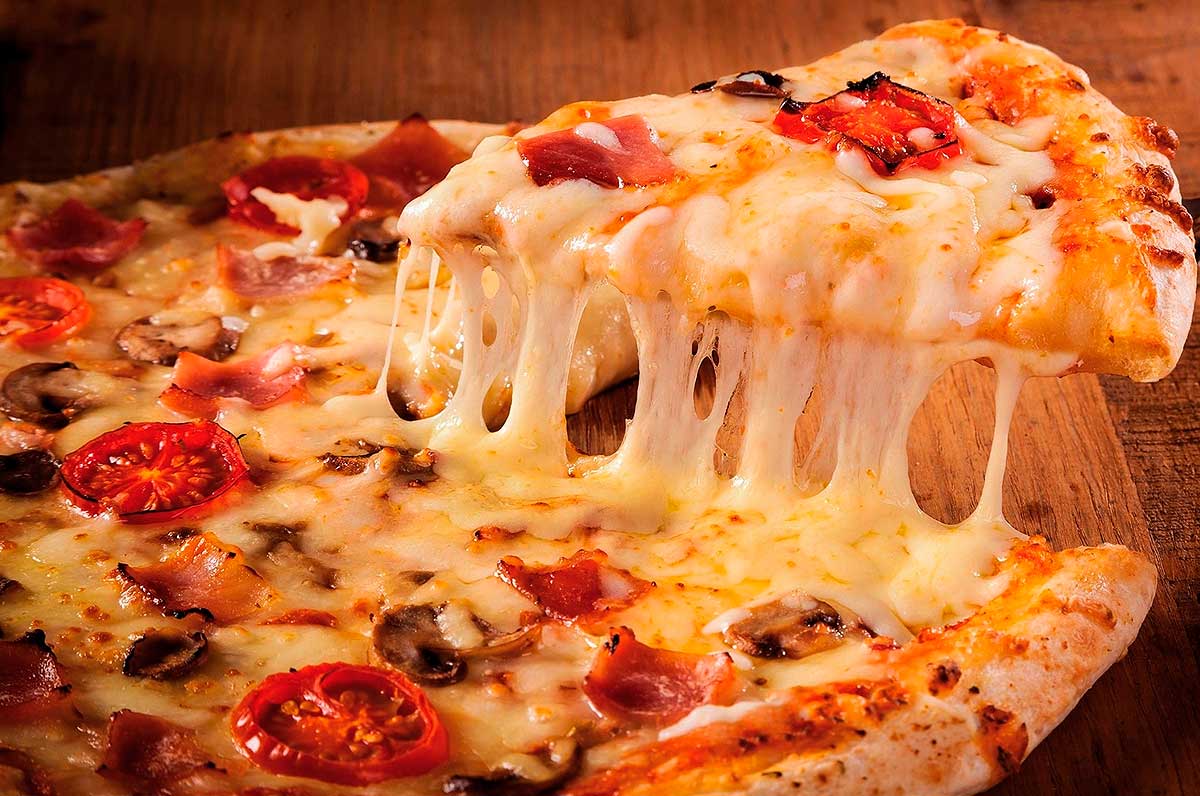 PIZZA DE BANANA COM CARNE SECA